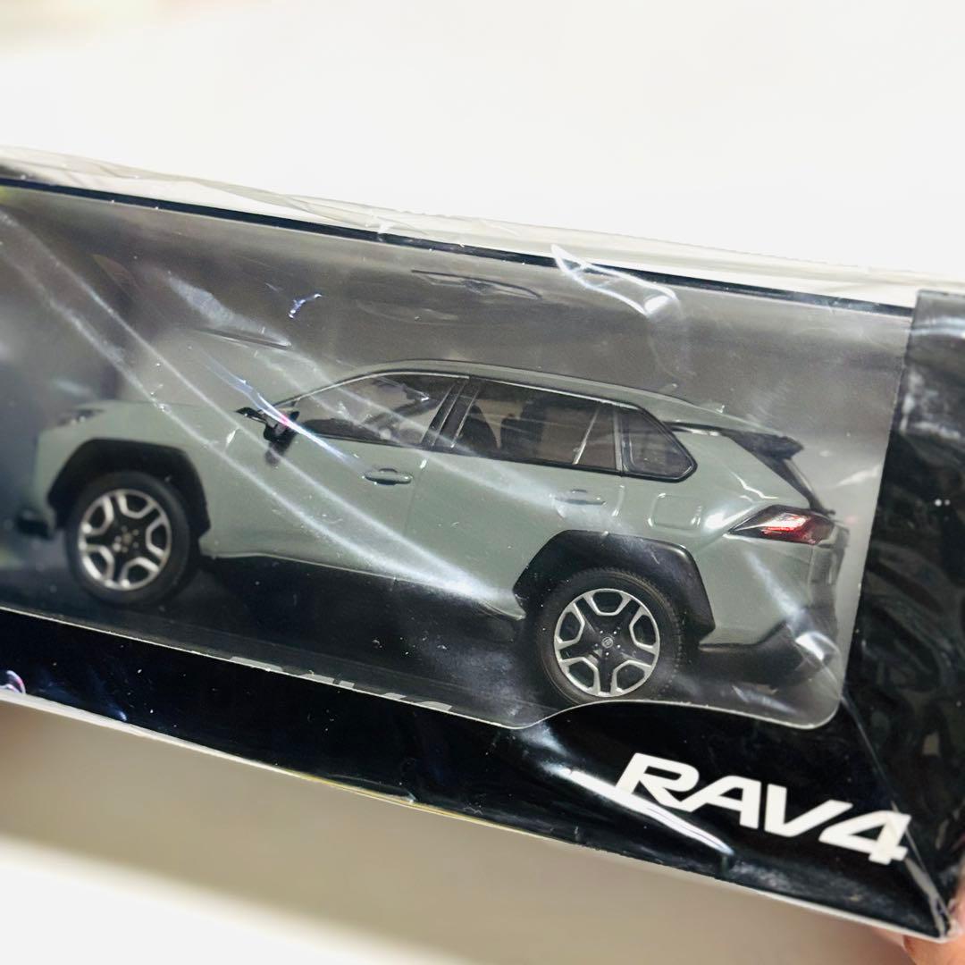 トヨタ RAV4 1/30 ミニカー アーバンカーキ 新品 未開封（前モデル）