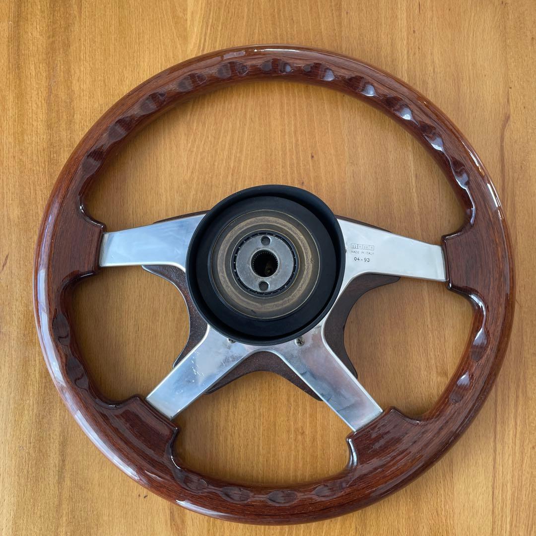 MOMOステアリングウッドハンドル