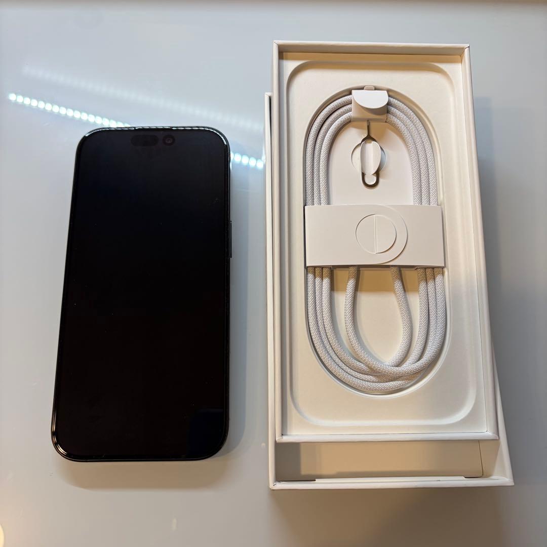 iPhone 16 Pro ブラックチタニウム 256GBバッテリー容量100%