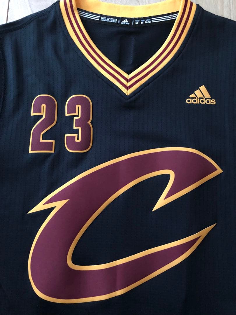 【M未使用美品】レブロン CAVS ユニフォーム　黒色半袖