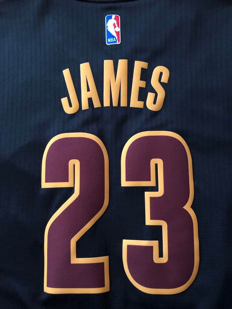 【M未使用美品】レブロン CAVS ユニフォーム　黒色半袖