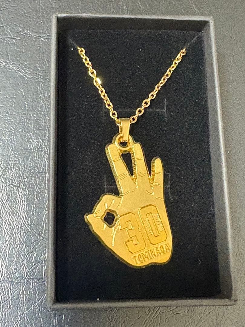 富永啓生選手スリーハンドペンダントトップ