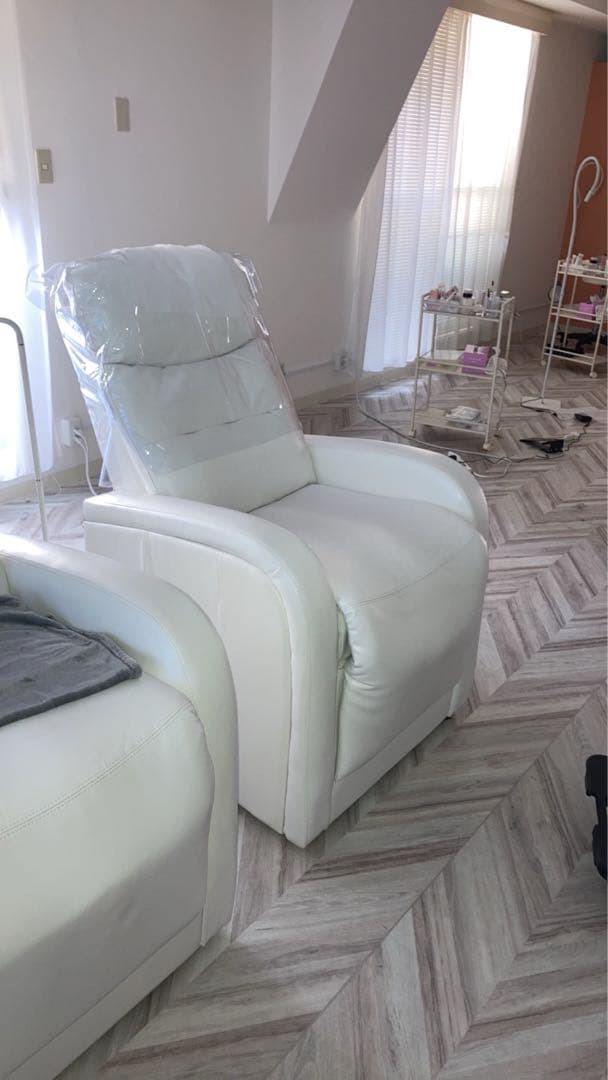 ホワイト電動リクライニングソファ