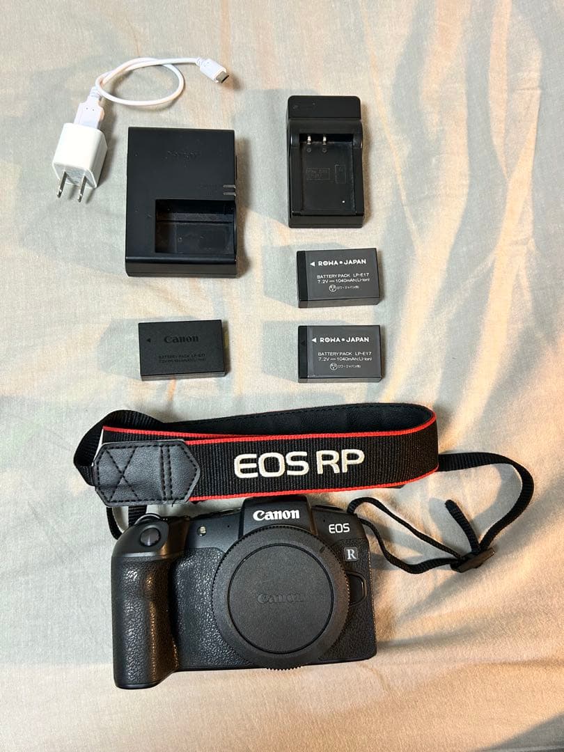 ルーブル❗️ Canon EOS RP (本体・バッテリーセット)