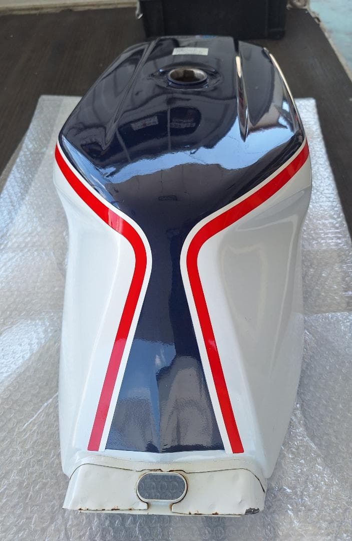 ヤマハ FZ400R タンク