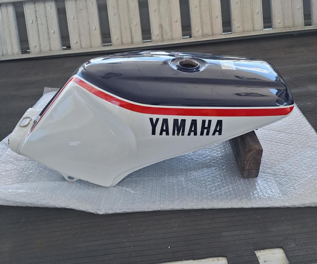 ヤマハ FZ400R タンク