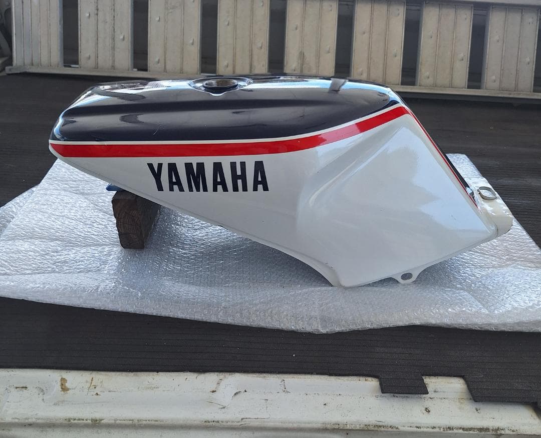 ヤマハ FZ400R タンク