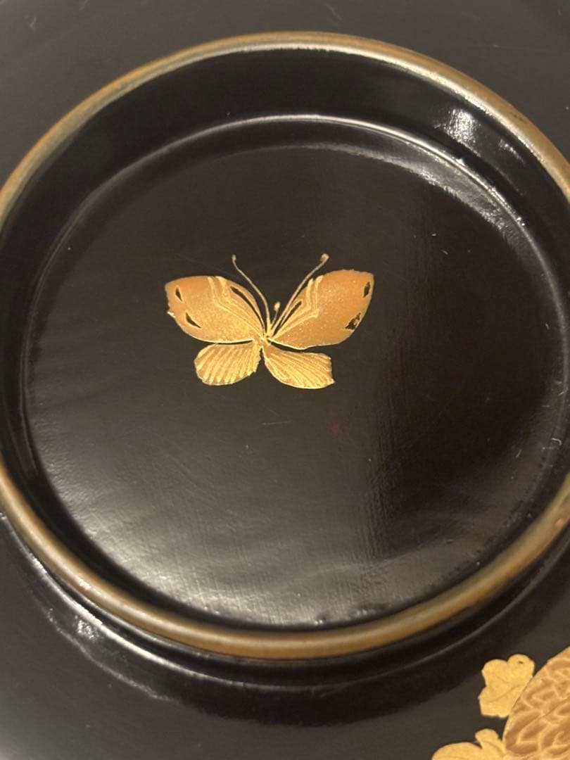 芸術的なお花、蝶々とふんだんに使われた金彩が美しい豪華絢爛な木製輪島漆塗お椀2客
