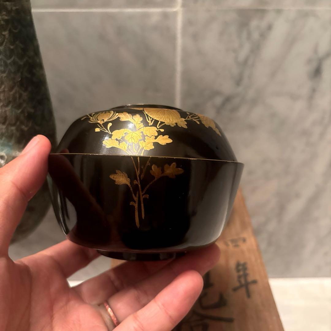 芸術的なお花、蝶々とふんだんに使われた金彩が美しい豪華絢爛な木製輪島漆塗お椀2客