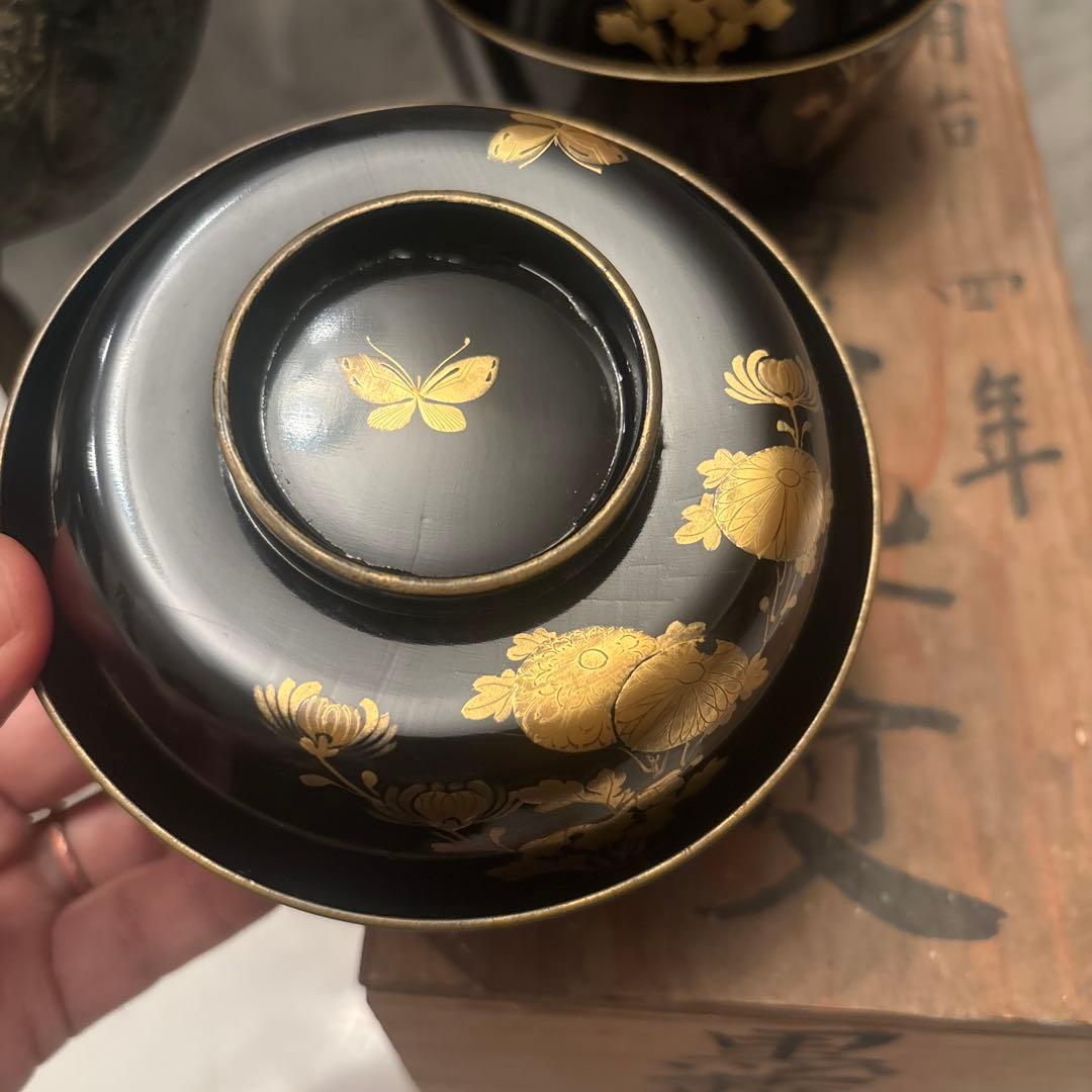 芸術的なお花、蝶々とふんだんに使われた金彩が美しい豪華絢爛な木製輪島漆塗お椀2客