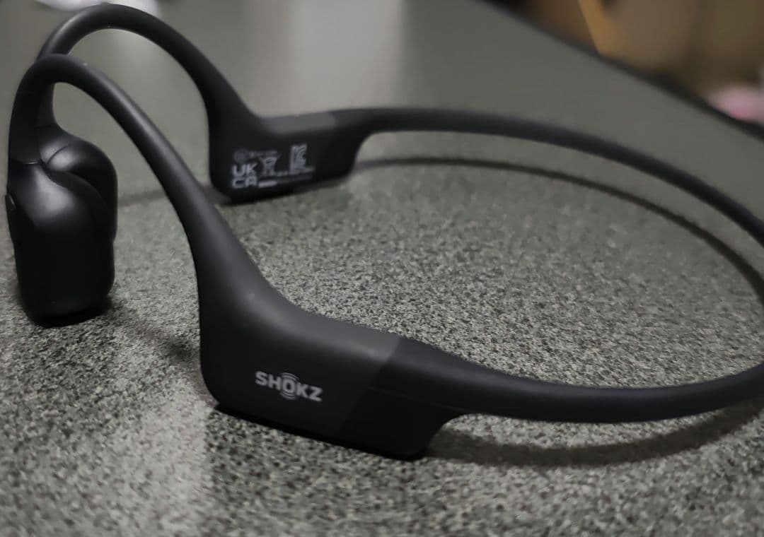 Shokz OPEN RUNスタンダードモデル箱無し付属品あり英語の説明書あり