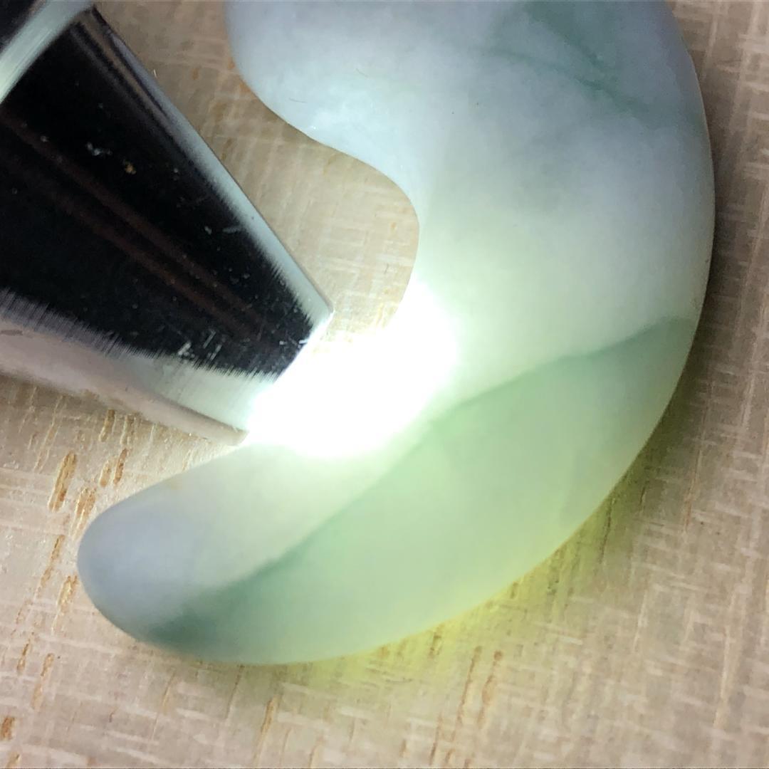 勾玉 翡翠　ヒスイ　糸魚川　翡翠　ペンダント　共箱