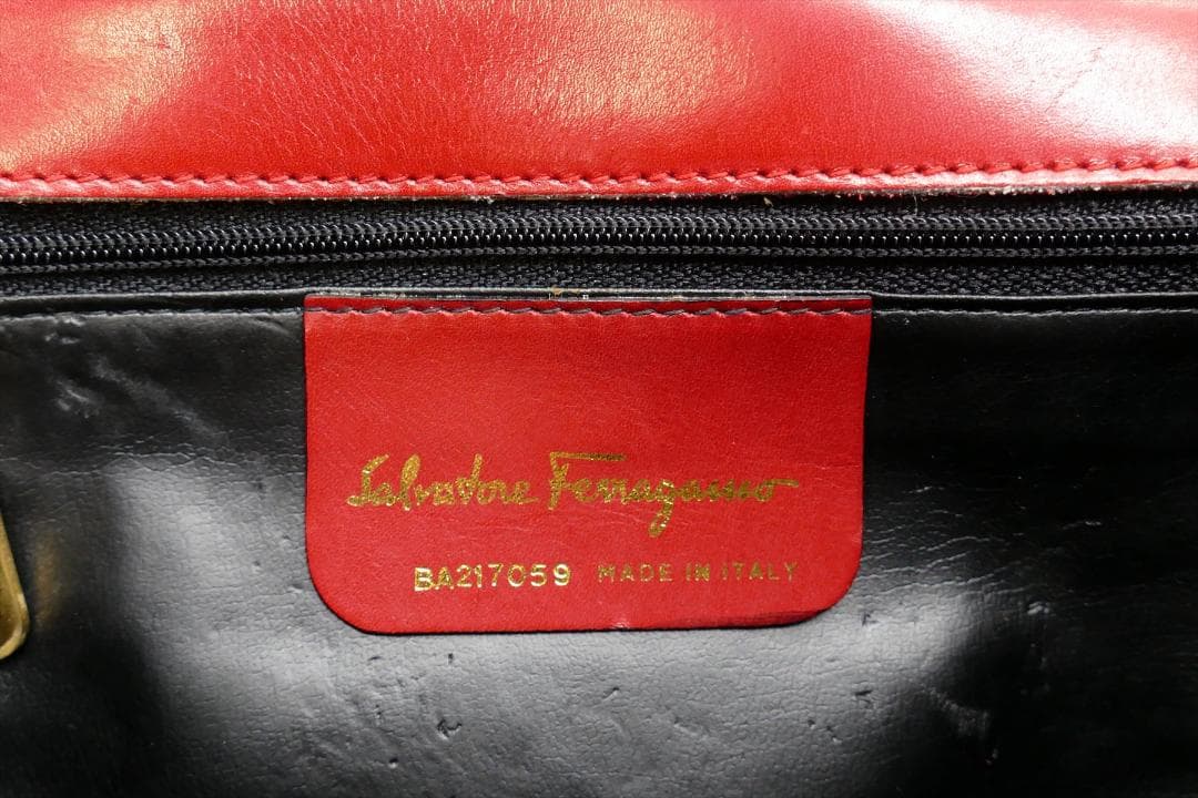 [3393]　＊サルヴァトーレフェラガモ＊　ショルダーバック　赤　ポーチ