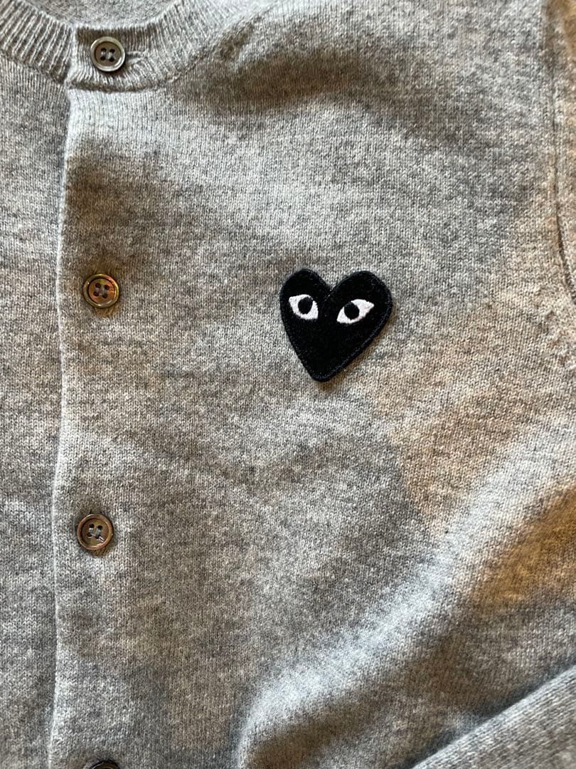 き*い様 PLAY グレー カーディガン ハート刺繍コムデギャルソン