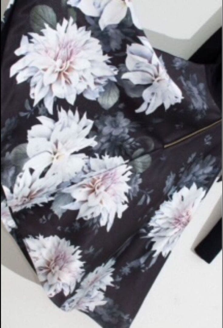 TED BAKER サイズ2 ブラック　花柄フレアワンピース 長袖