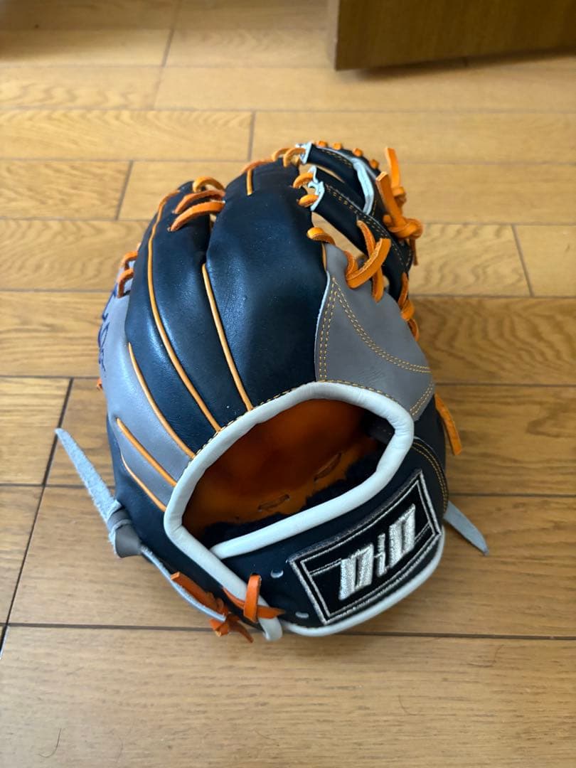 ジ*ー様 DiO 硬式野球グローブ 黒/オレンジ