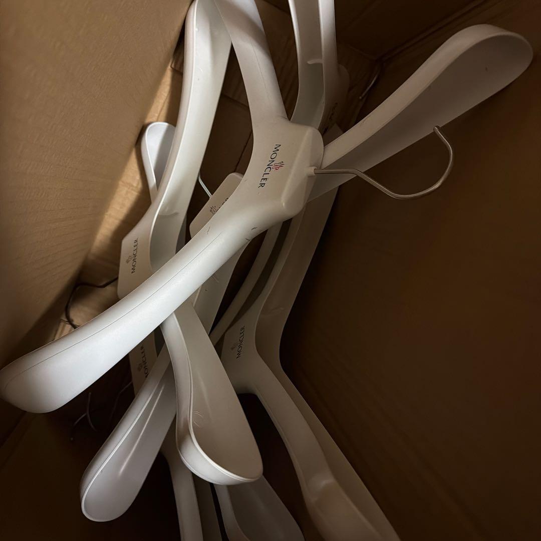 MONCLER ホワイトハンガー 7本セット