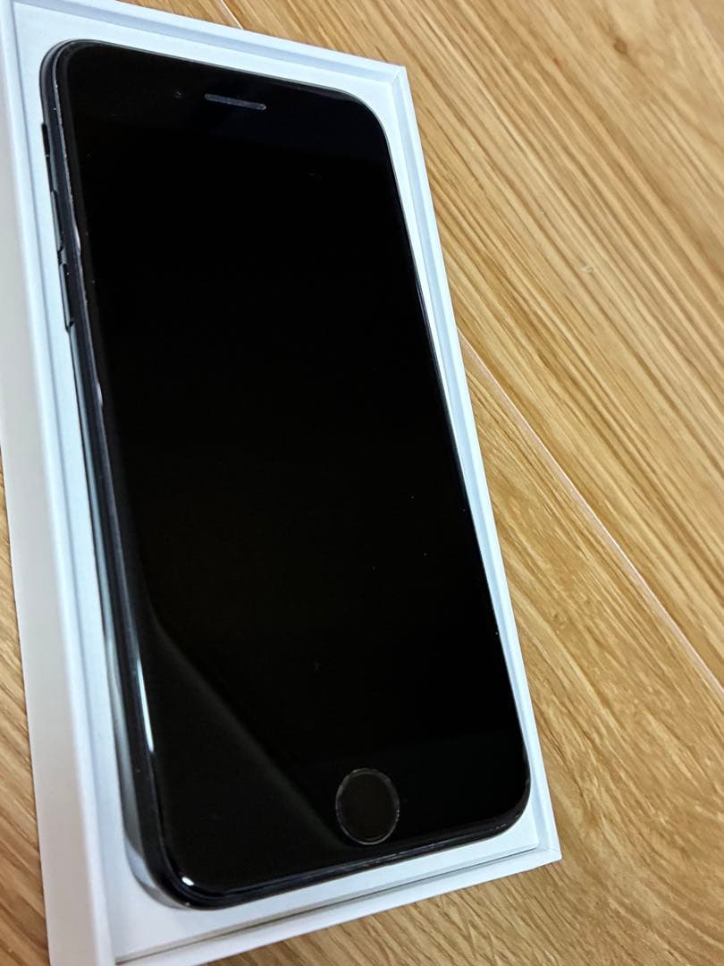 黒助　iPhoneSE (第二世代) ブラック　充電ケーブル