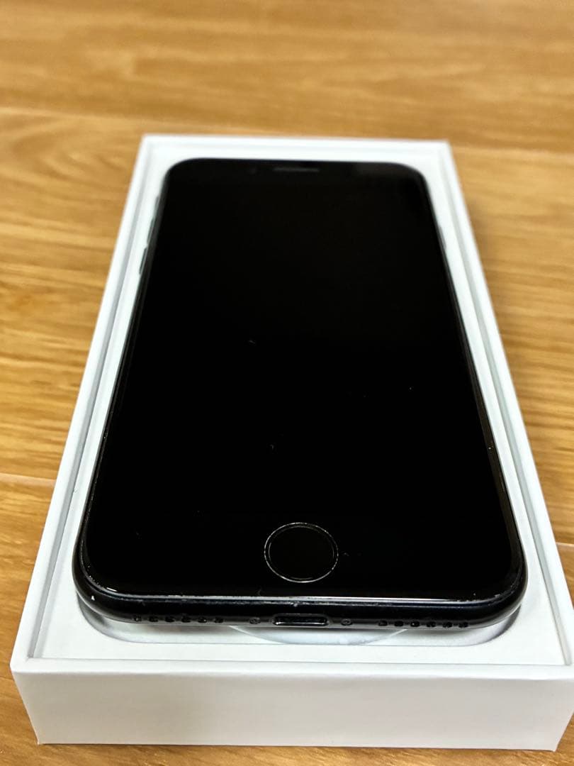 黒助　iPhoneSE (第二世代) ブラック　充電ケーブル