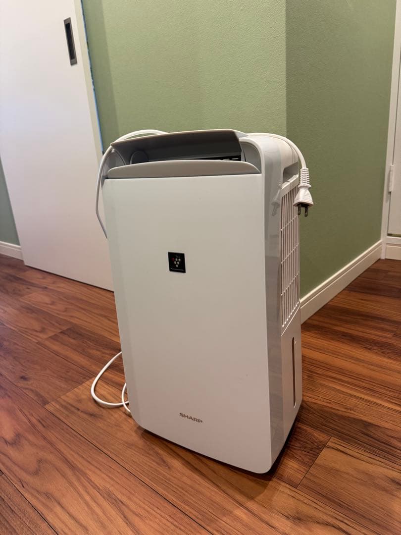 SHARP 除湿機　ワンシーズンの使用 CM-P100-W
