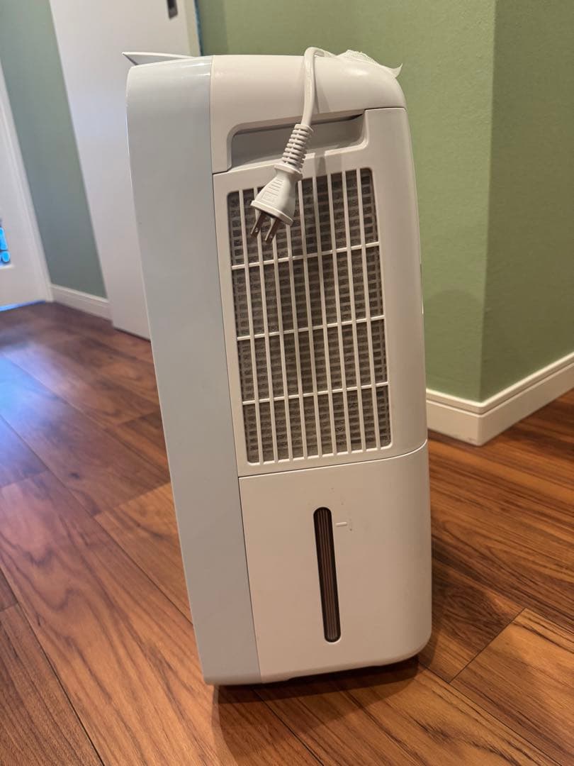 SHARP 除湿機　ワンシーズンの使用 CM-P100-W