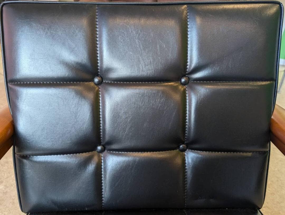 カリモク60　Kチェア1シーター W36140 スタンダードブラック　①