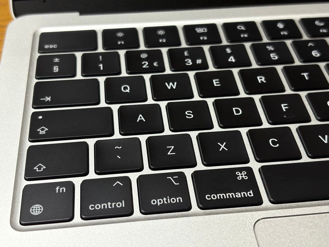 らりるれろ様 MacBook Air M2 1TB / 16GB 13インチ