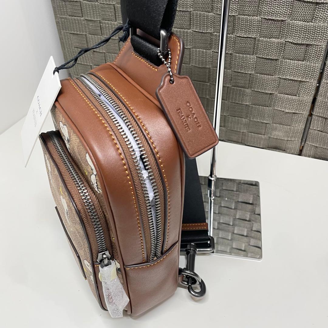 M*)様 新品　COACH スヌーピー ボディバッグ