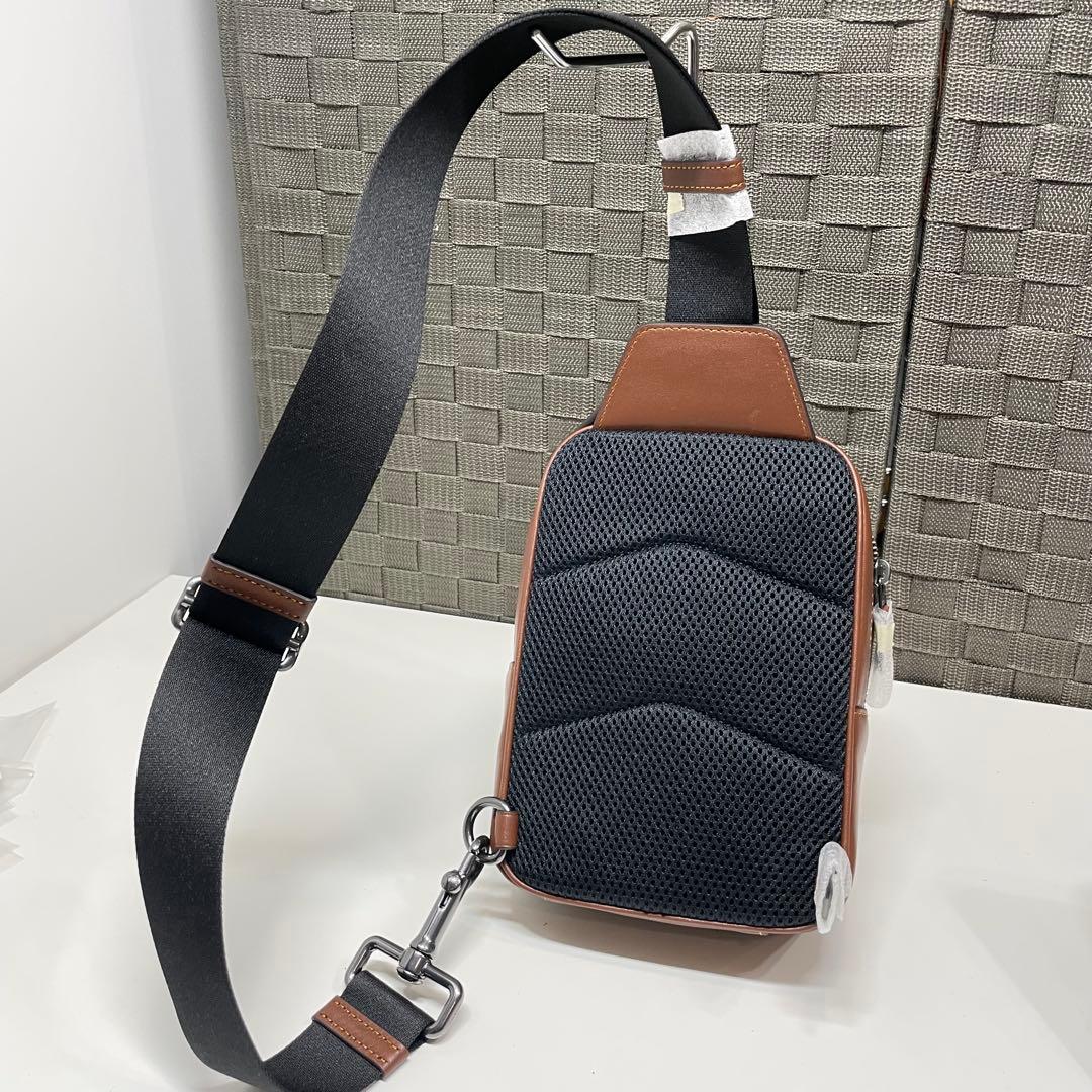 M*)様 新品　COACH スヌーピー ボディバッグ