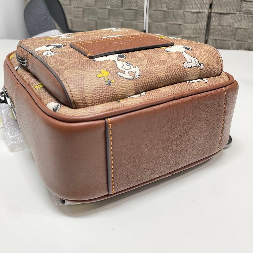 M*)様 新品　COACH スヌーピー ボディバッグ