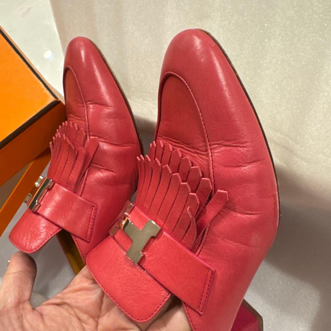 HERMES フリンジ付き赤ローファー