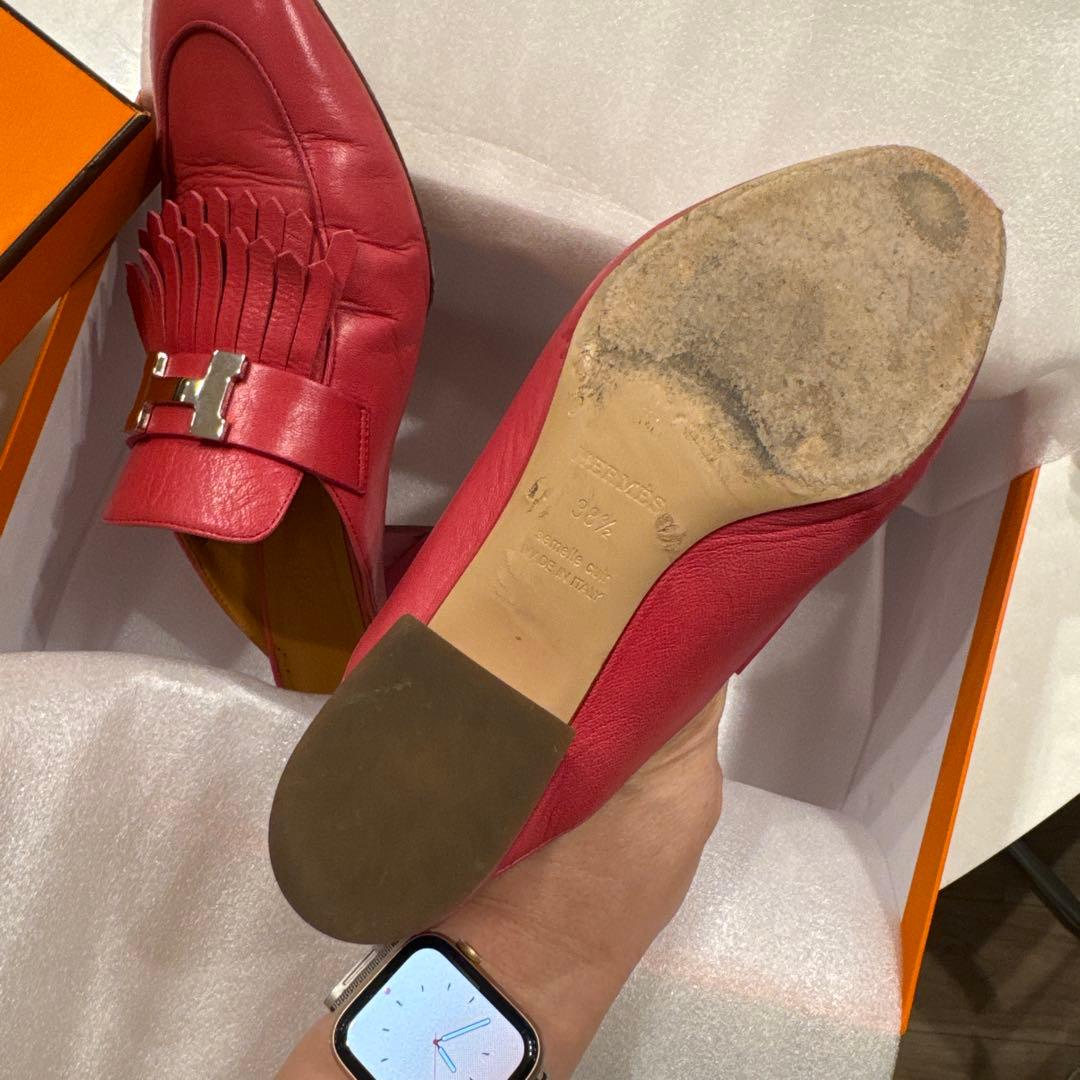 HERMES フリンジ付き赤ローファー
