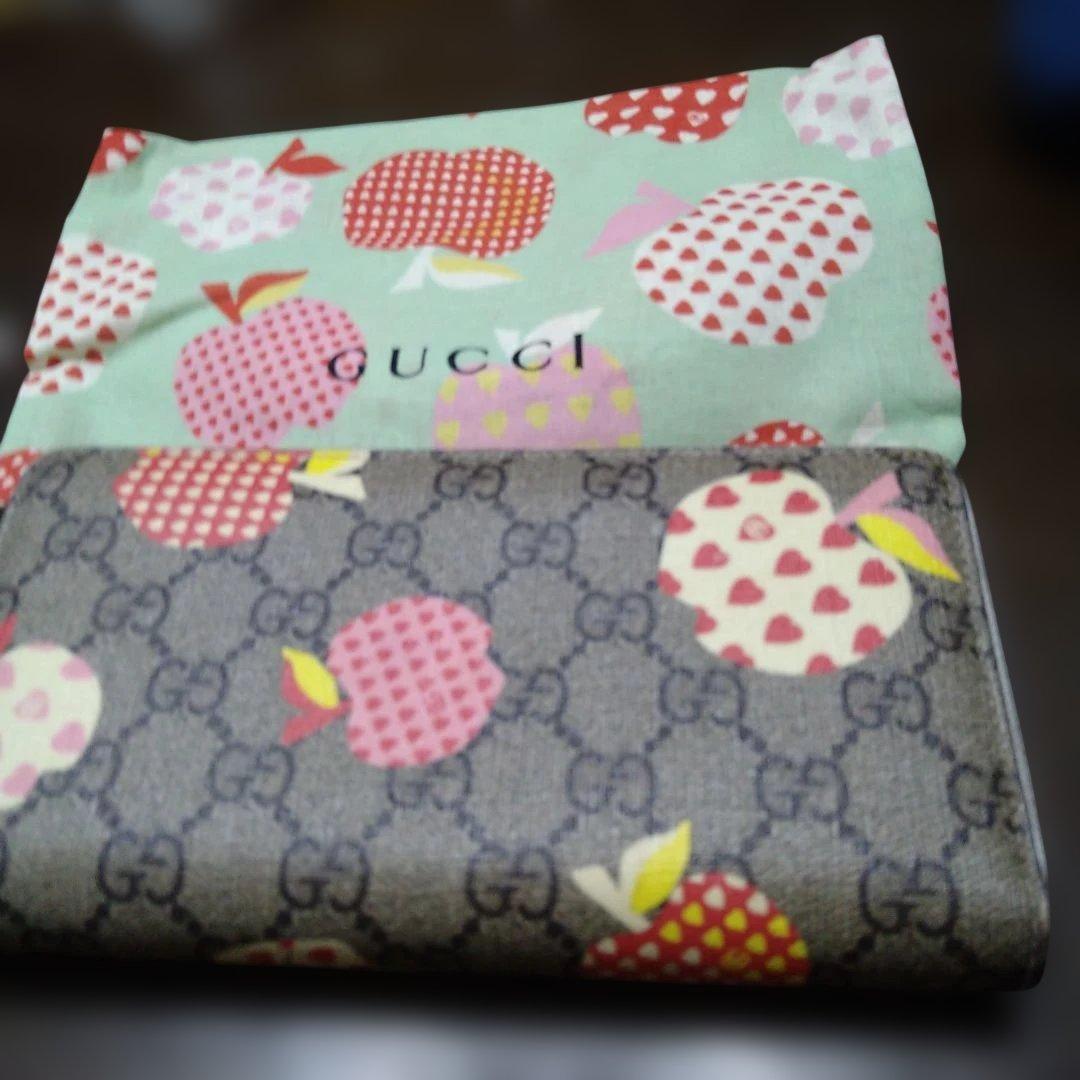 GUCCI フルーツ柄 長財布