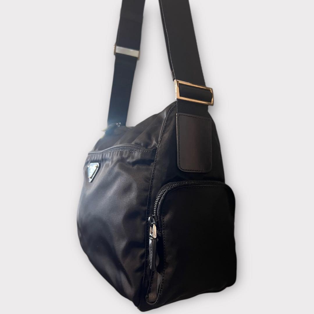 まりっぺ様【極美品】PRADA VELA ショルダーバッグ　三角プレート