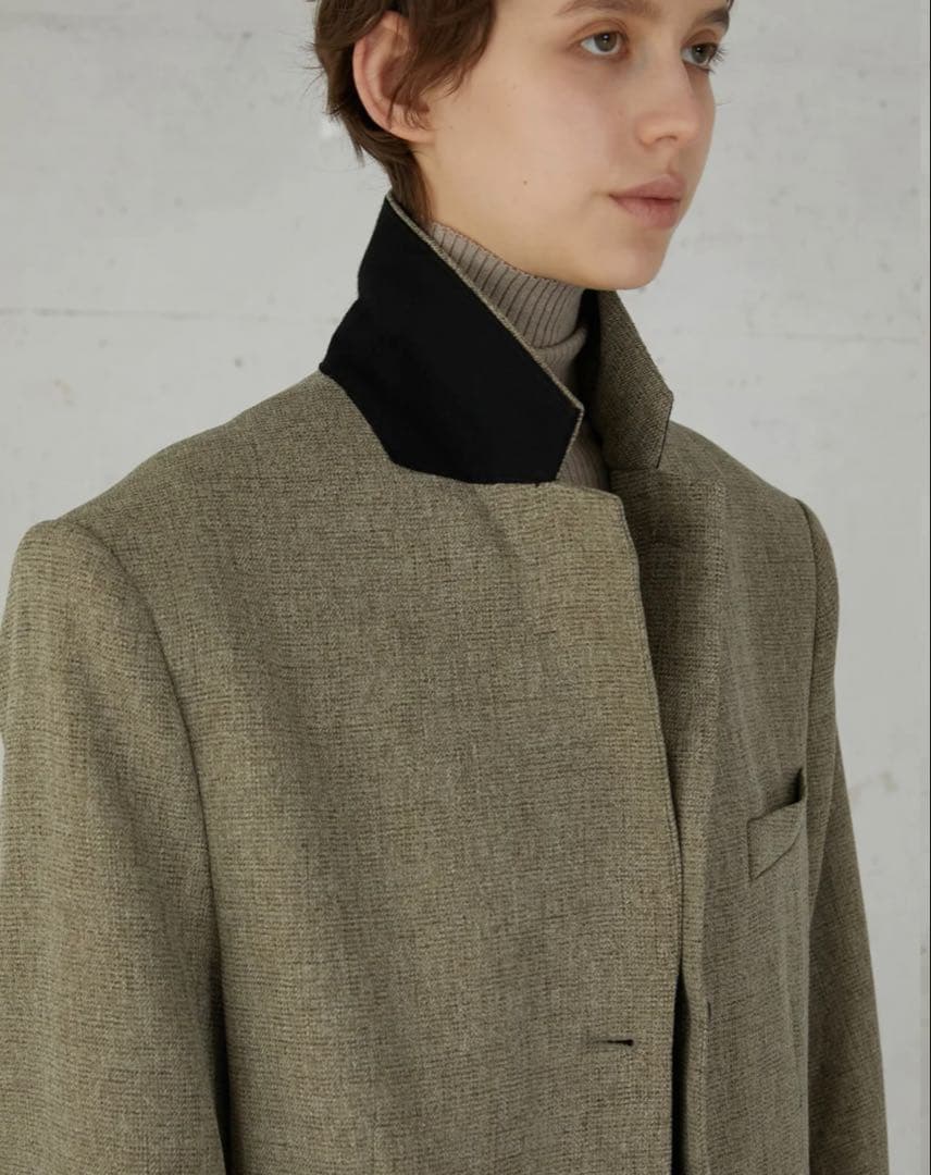 ベージュ テーラードジャケット スタンドカラー