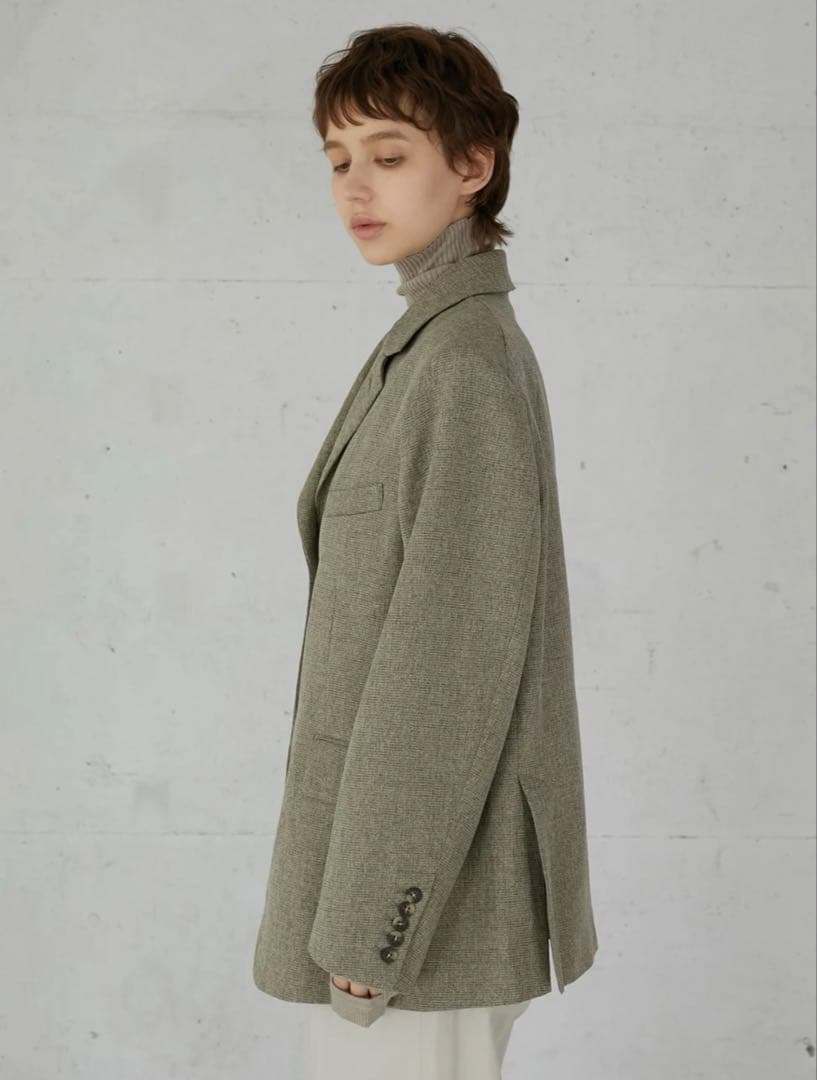 ベージュ テーラードジャケット スタンドカラー