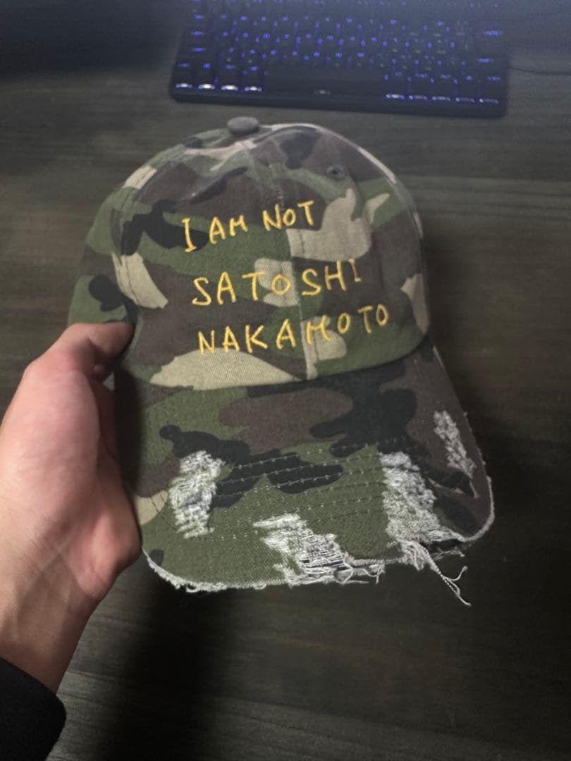 I AM NOT SATOSHI NAKAMOTO OS/CAMO キャップ