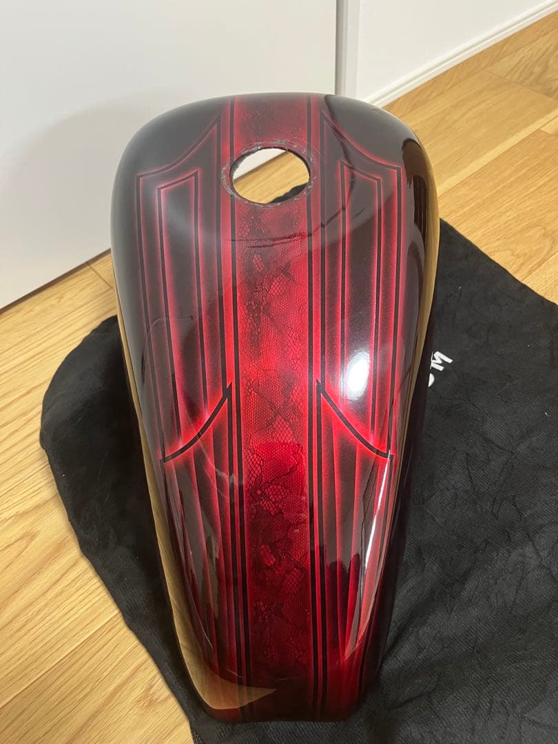 サイモンカスタム　SIMON KUSTOM バイクタンク 黒/赤