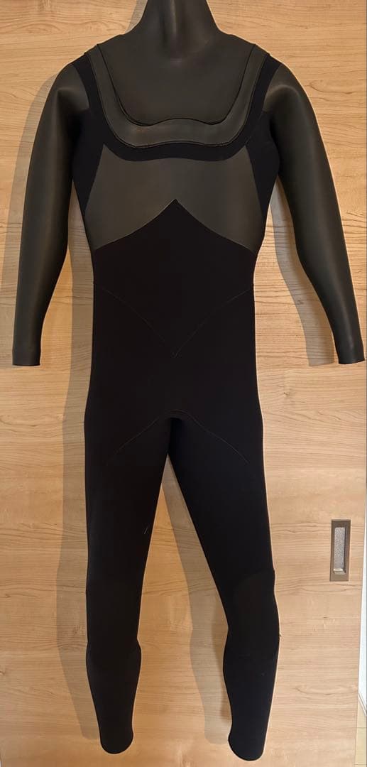 新品　レディースMLサイズ　ブラック セミドライスーツ