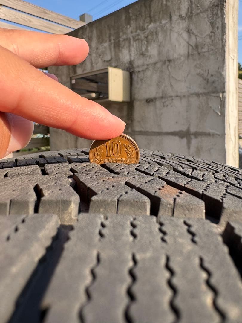  X1e84vl18スタッドレス BRIDGESTONE225/50R17