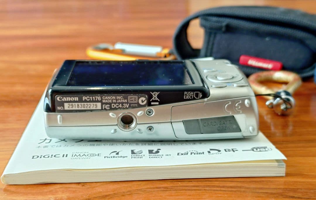 Canon IXY DIGITAL 800 IS 本体と付属品