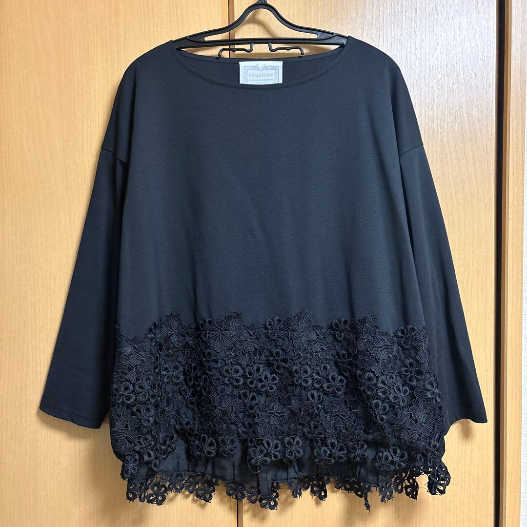 ビアズリー 裾レースカットソー