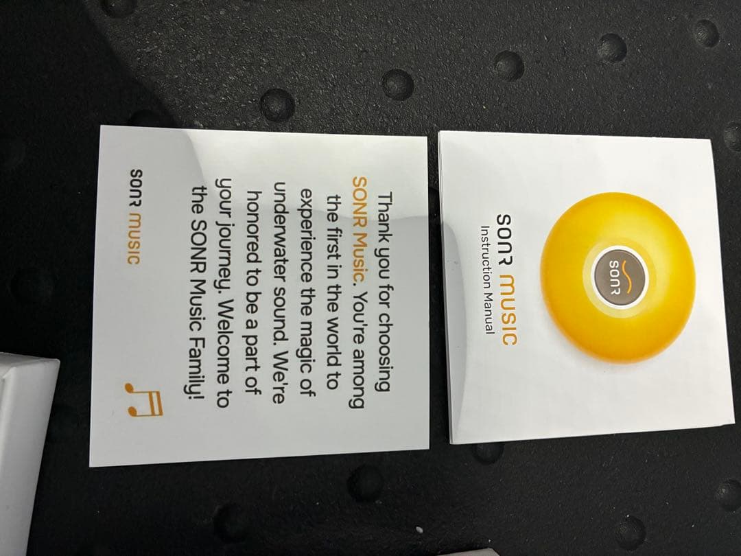 SONR MUSIC USBケーブル付き　水泳用骨伝導スピーカー　新品