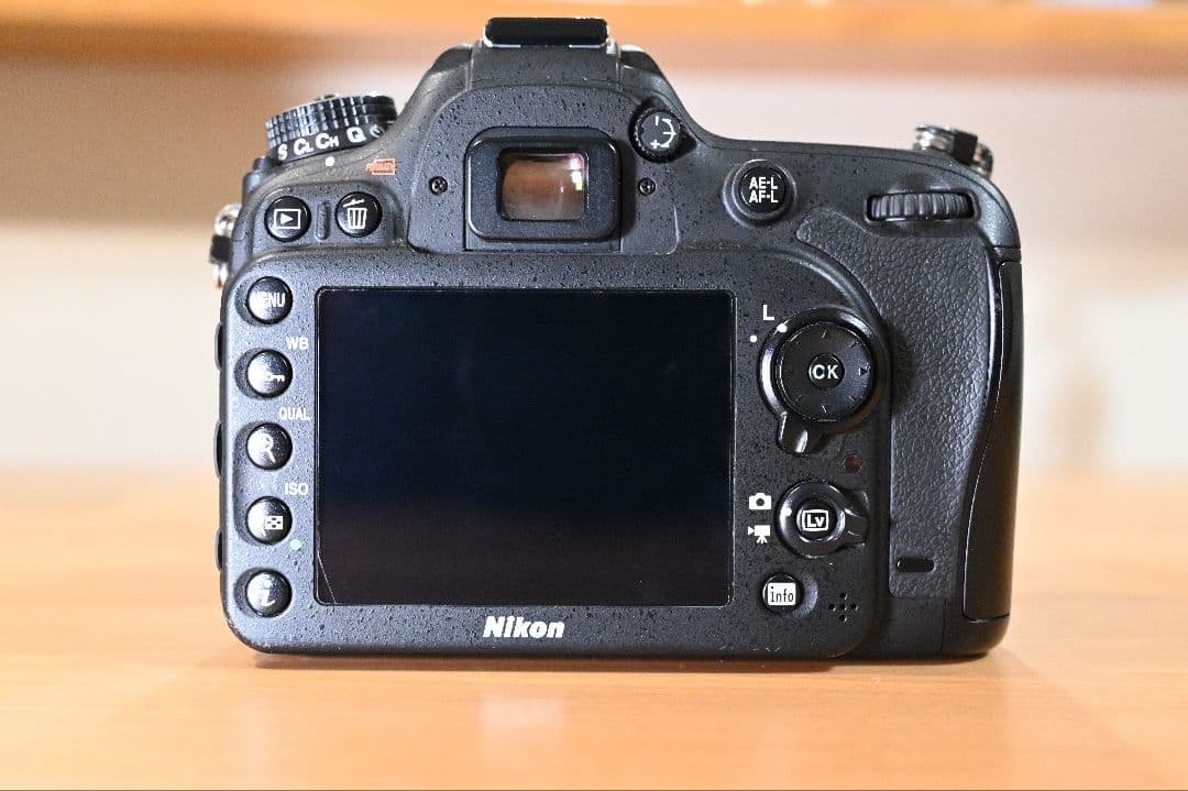 Nikon D7200 18-140レンズキット 55-300付き