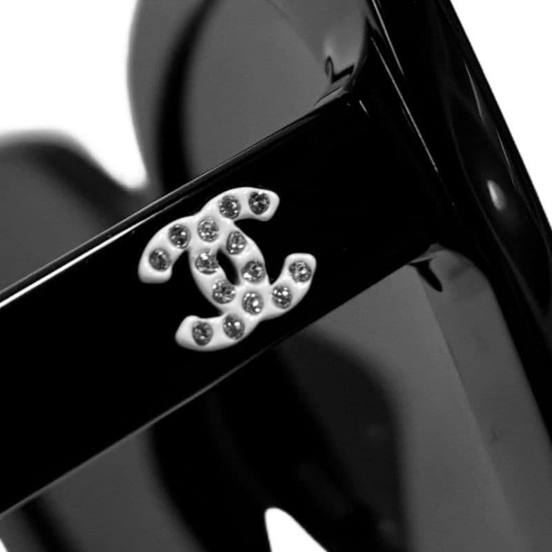 【CHANEL】ストーン付きブラックサングラス ホワイト