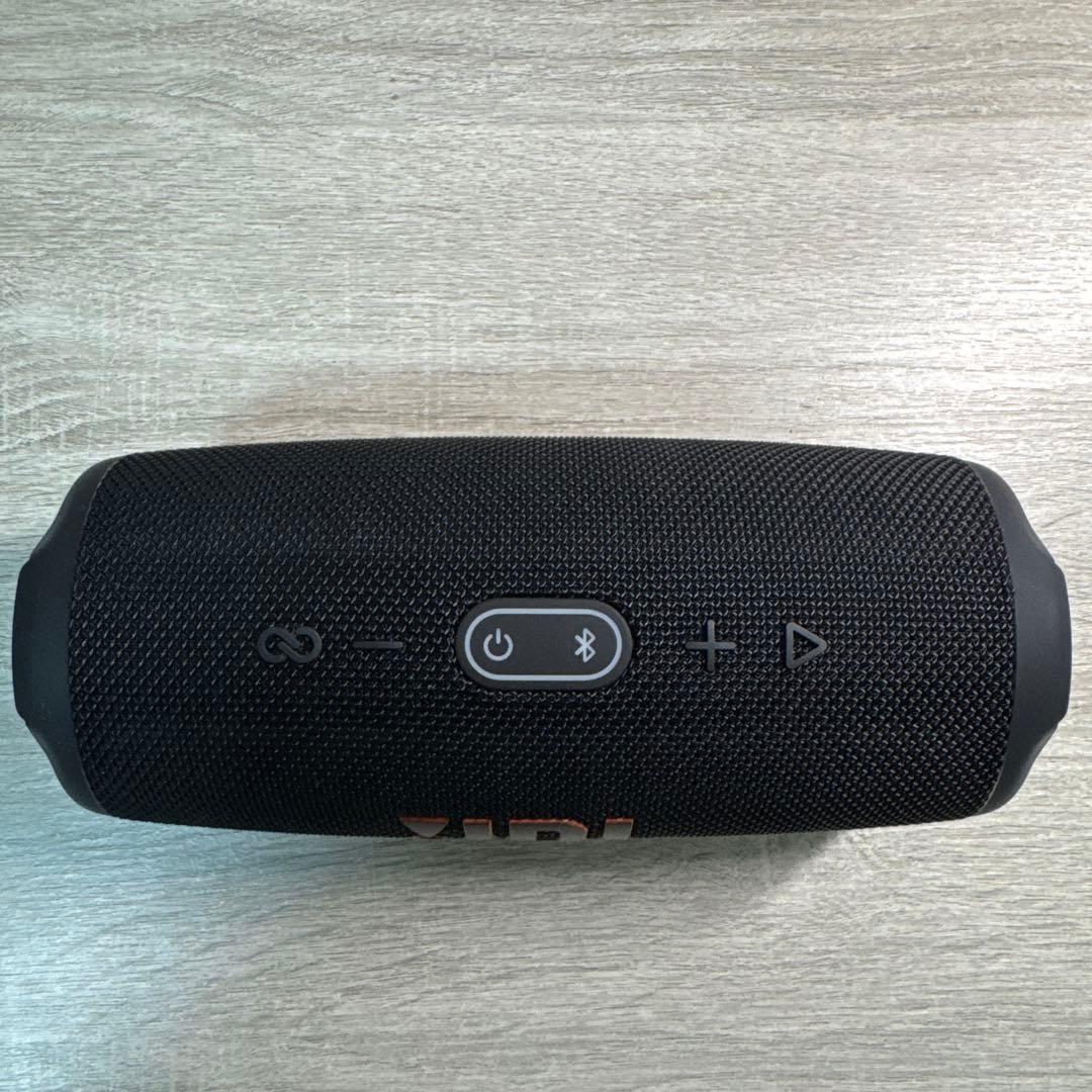 jbl charge5 ブラック　と　カバー