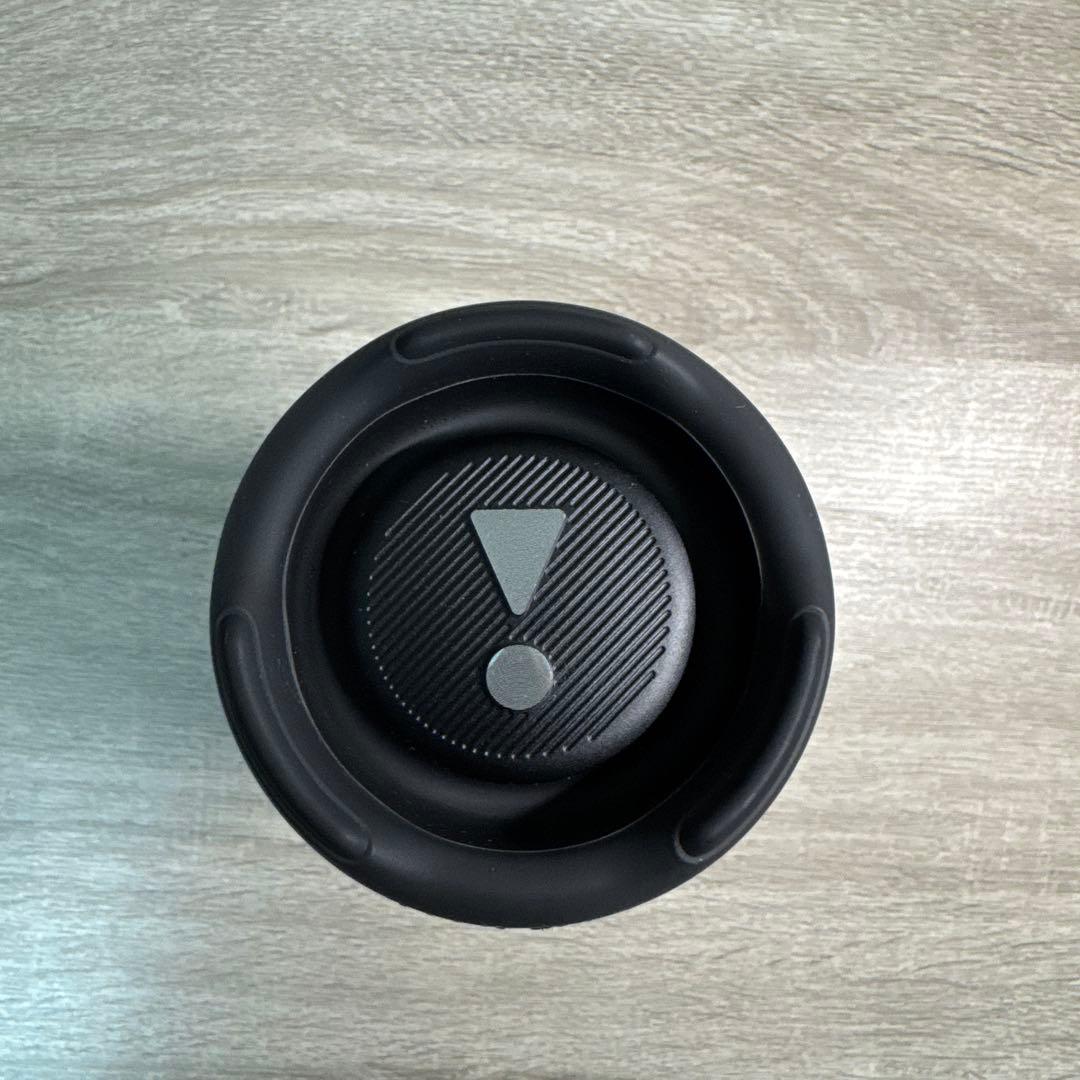 jbl charge5 ブラック　と　カバー