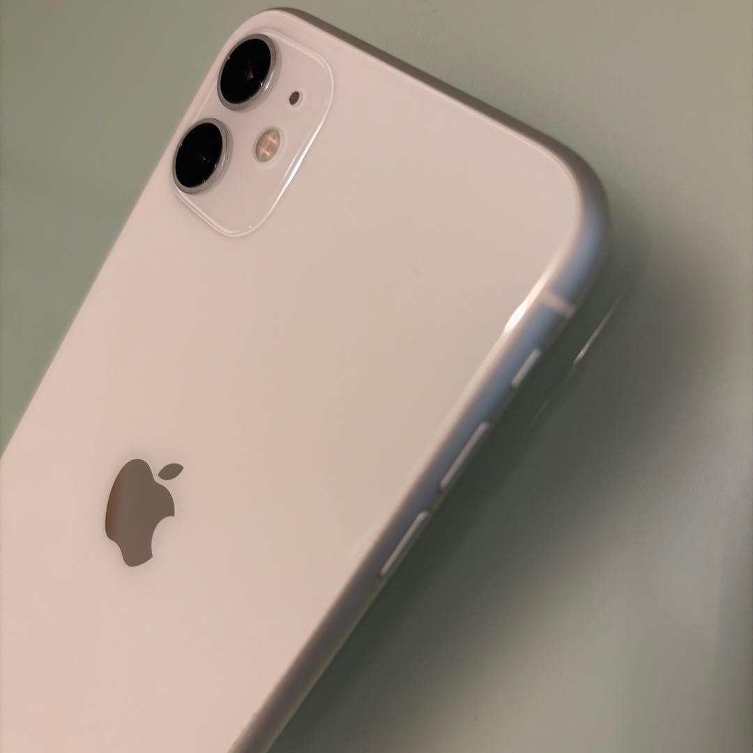 iPhone11 64G ホワイト　未使用イヤホン付