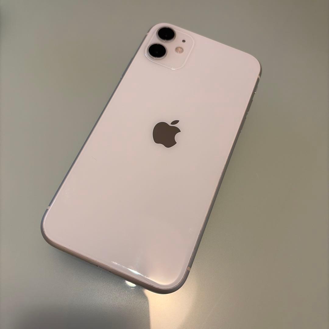 iPhone11 64G ホワイト　未使用イヤホン付