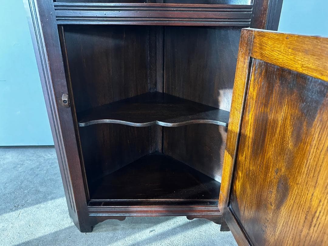 イギリスヴィンテージ コーナーカップボード コーナーキャビネット 食器棚 飾棚